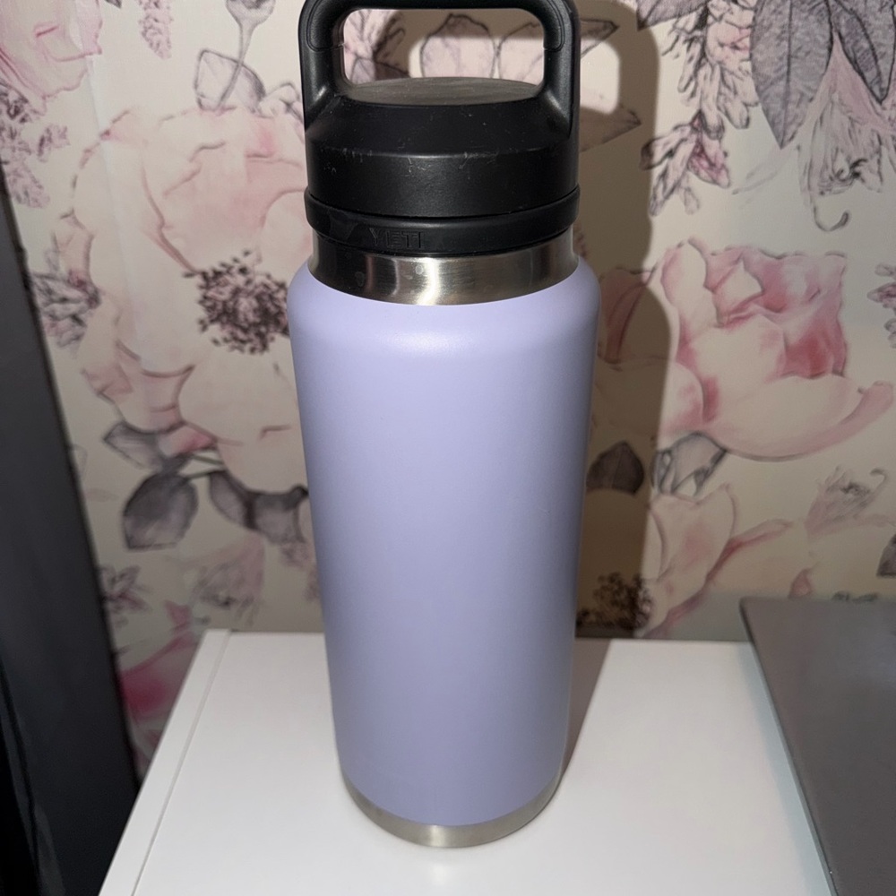 YETI Lavender Insulated Chug Cap Water Bottle - Picture 4 of 7